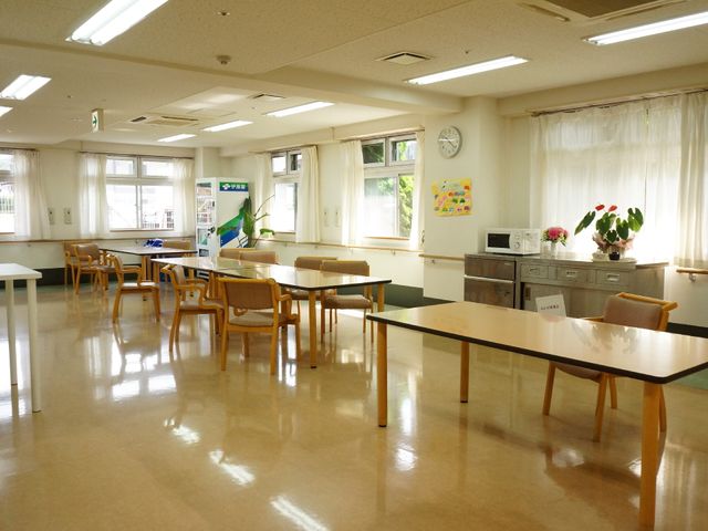 多目的室の明るい空間