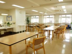 明るいダイニング空間