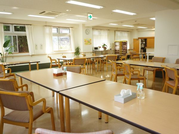 明るい食堂の一角