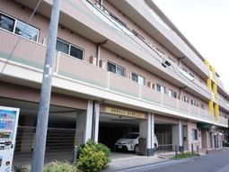 多階建て建物のエントランス