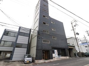 多階層の建物外観