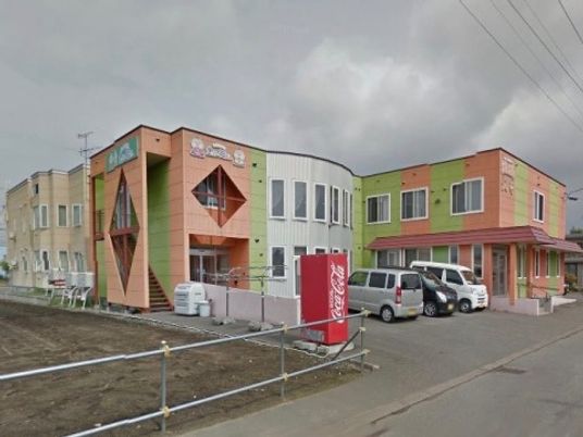 カラフルな建物外観