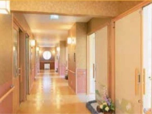 温かみのある廊下風景