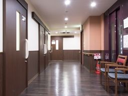 明るく清潔な廊下