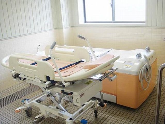 浴槽と特殊ベッドの設備