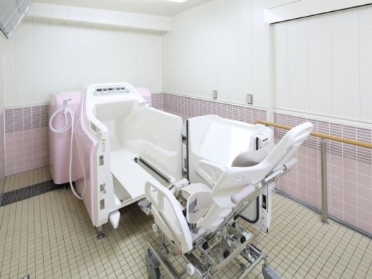 清潔な介護用浴室