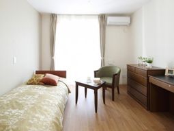 明るい個室の居室