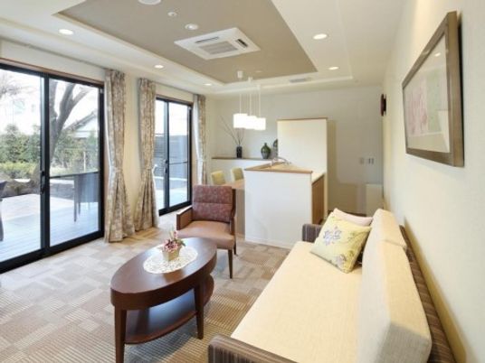 明るい居室の一角