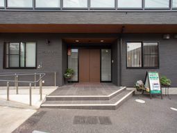 清潔な外観のエントランス