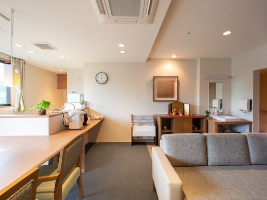 明るい共有スペースの様子