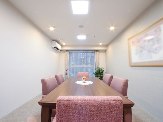 会議室のスッキリとした内観