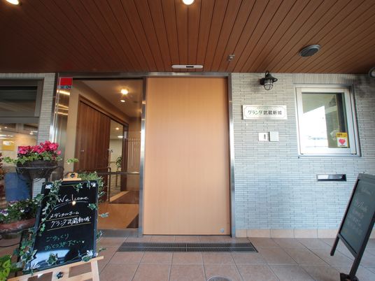 暖かみのあるエントランス