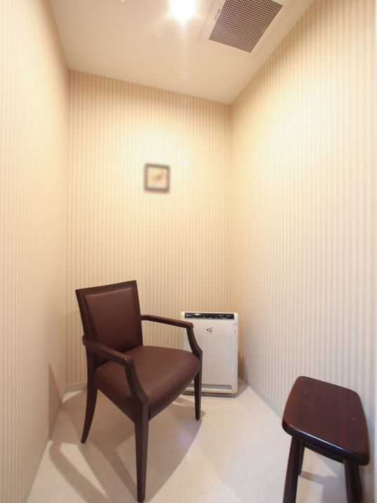 シンプルな待合スペース