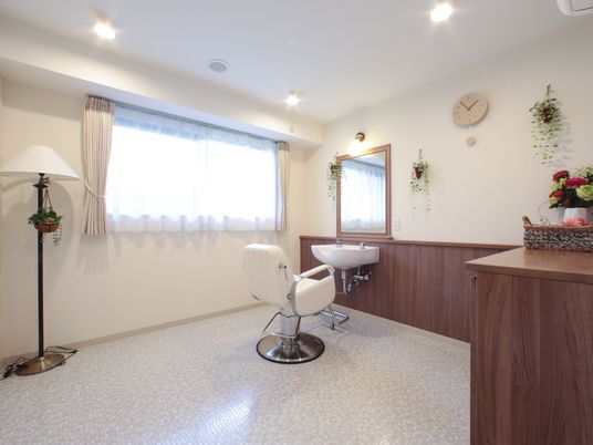 理美容室の明るい空間