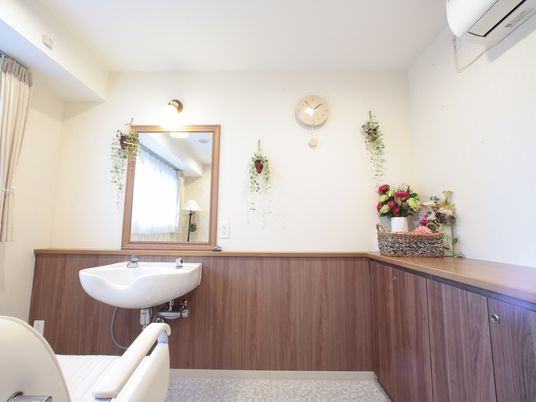 明るい洗面台のある空間