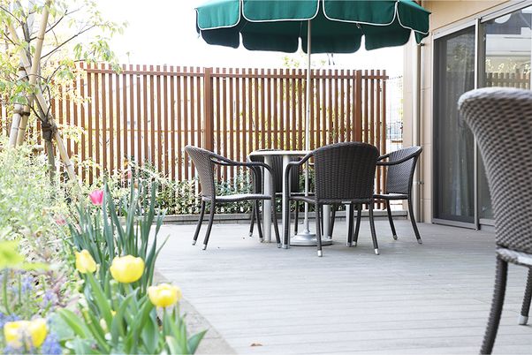 落ち着いた雰囲気の共有スペース