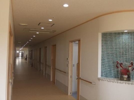 廊下の明るい雰囲気