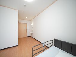 明るく清潔な居室