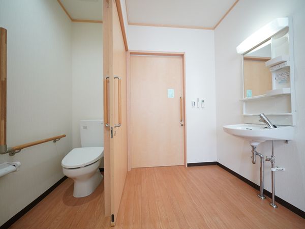 清潔なトイレと洗面台
