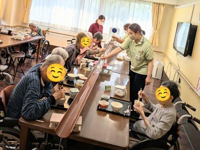 食事中のリビング