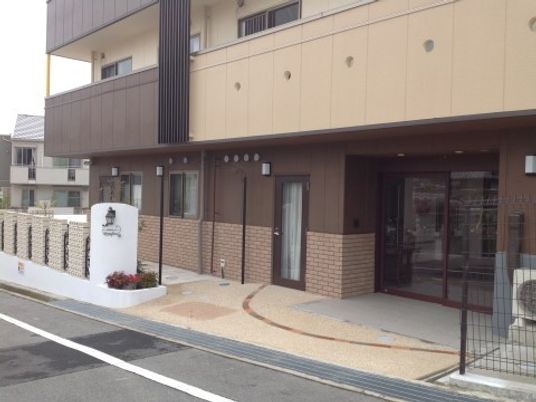 エントランスの外観