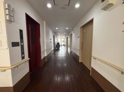 安全な手すり付き廊下