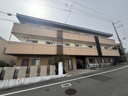 モダンな建物の外観