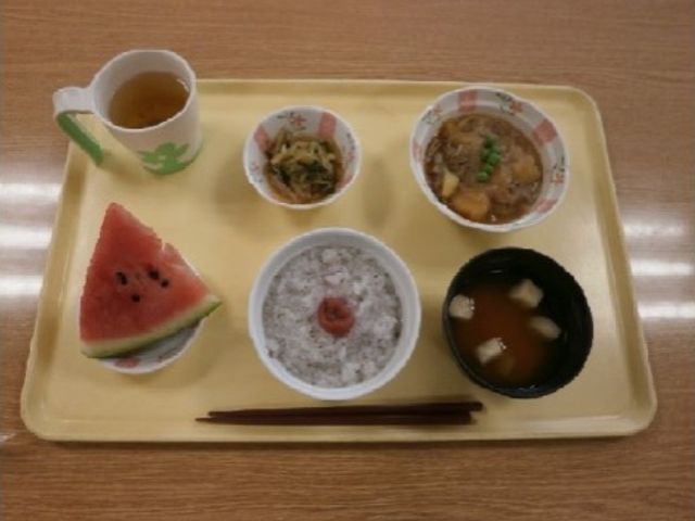 栄養満点の和食セット 食事 栄養バランスを考えた和食のお食事です。手作りの温かさが感じられ、健康を支える美味しい献立を提供しています。