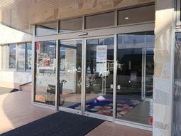 明るいエントランス風景