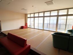 明るい和室の居室