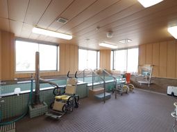 機能訓練室の清潔な空間