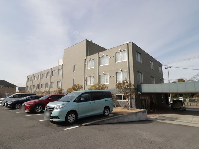 施設外観と駐車場