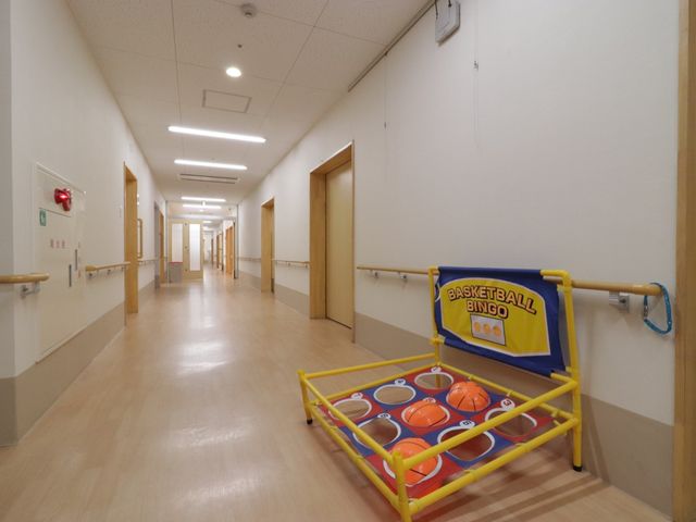 廊下に設置された遊具
