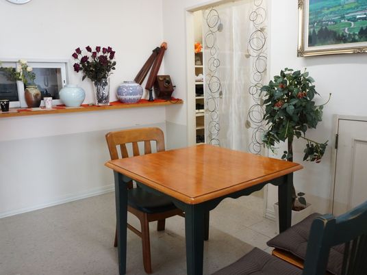 明るい居室の一角