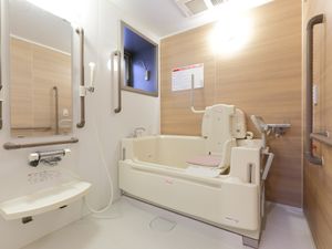 バリアフリーの浴室設備