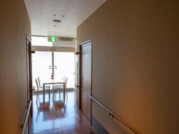 廊下から見たダイニングスペース