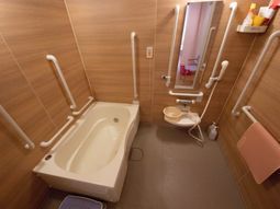 バリアフリーの浴室
