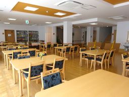 明るい食堂スペース