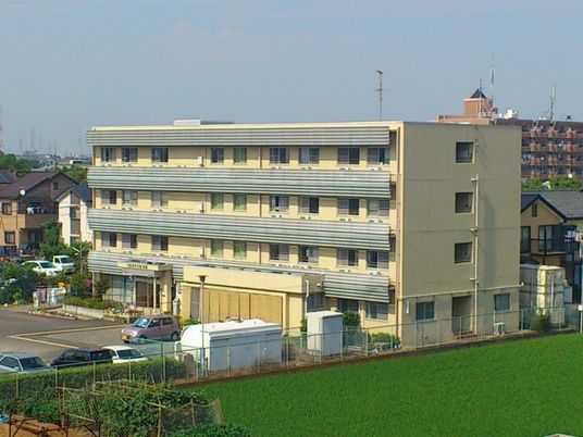 多階層建物外観