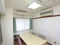 会議室の机とイス