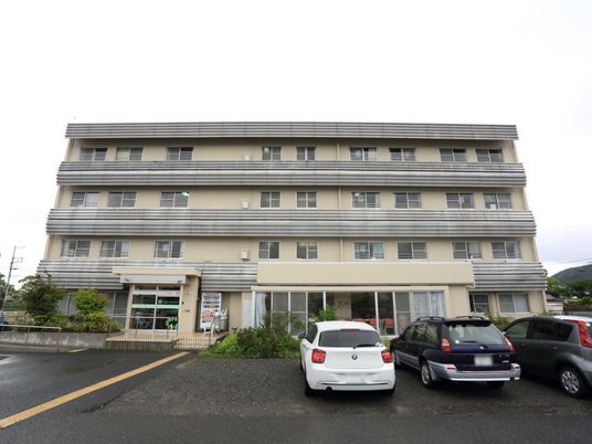 多階建ての建物正面