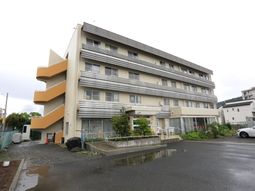 多階層の建物外観