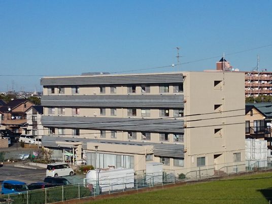 現代的な建物の外観