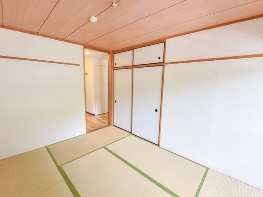 和室の居室内観