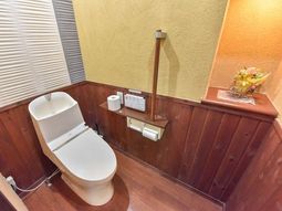 温もりあるトイレの一角