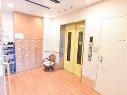 清潔な空間のエレベーター前