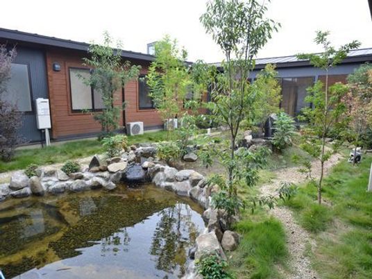 清々しい中庭の景色