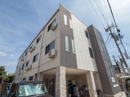 現代的な建物の外観