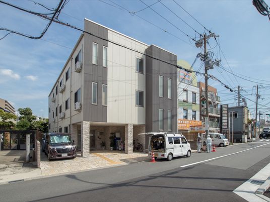 モダンな建物の外観