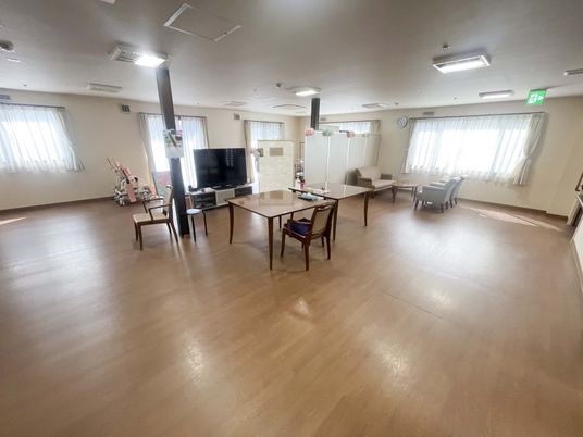 広々としたラウンジ